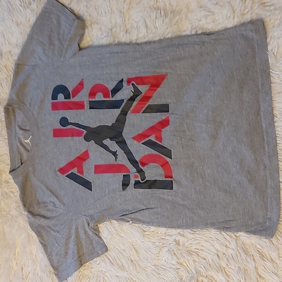 BOYS JORDAN OUTFIT - Picture 2 of 3